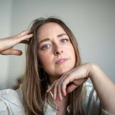 Poslechněte si interpreta Aline Deanna, sledujte hudební videa, přečtěte si životopis, podívejte se na data turné a další informace.