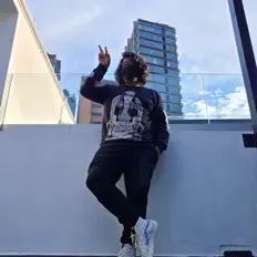 Neutral Moon सुनें, म्यूज़िक वीडियो देखें, बायो पढ़ें, दौरे की तारीखें और बहुत कुछ देखें!