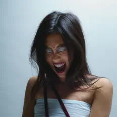 Dengarkan Sarah Kinsley, tonton video musik, baca bio, lihat tanggal tur & lainnya!