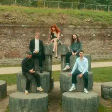 收听 Ditz、观看音乐视频、阅读小传、查看巡演日期等 ！