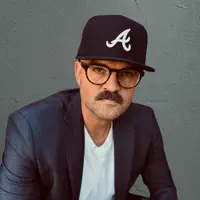 undefined을(를) 듣고, 뮤직 비디오를 보고, 약력을 읽고, 투어 일정 등을 확인하세요!