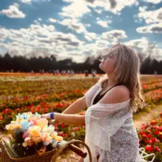 收听 Hannah Heser、观看音乐视频、阅读小传、查看巡演日期等 ！