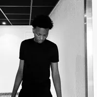 Hör dir undefined an, schau dir Musikvideos an, lies die Biografie, finde Tourdaten und mehr!