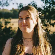 Escucha a Elianie, mira videos musicales, lee su biografía, consulta las fechas de las gira y más.