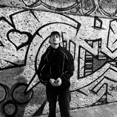 One Meed सुनें, म्यूज़िक वीडियो देखें, बायो पढ़ें, दौरे की तारीखें और बहुत कुछ देखें!