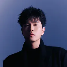 王奕为 dinle, müzik videolarını izle, biyografisini oku, tur tarihlerini ve daha fazlasını gör!