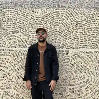 聆聽 undefined、觀看音樂影片、閱讀小傳、查看巡演日期等！