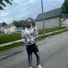 GP सुनें, म्यूज़िक वीडियो देखें, बायो पढ़ें, दौरे की तारीखें और बहुत कुछ देखें!