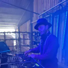 收听 Danoakey、观看音乐视频、阅读小传、查看巡演日期等 ！