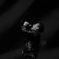 Ascolta undefined, guarda video musicali, leggi la biografia, vedi le date del tour & altro!