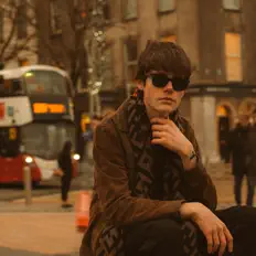 Ouve Vaelin, vê vídeos de música, lê a biografia, vê as datas da digressão e muito mais!