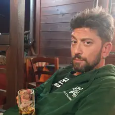 Ακούστε περιεχόμενο από Slim L'ombroso, παρακολουθήστε μουσικά βίντεο, διαβάστε το βιογραφικό, δείτε ημερομηνίες περιοδείας, και πολλά ακόμη!