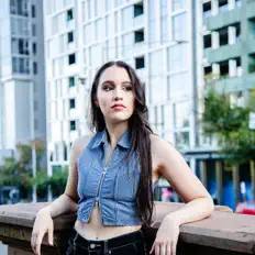 Dengarkan CYNTA, tonton video musik, baca bio, lihat tanggal tur & lainnya!