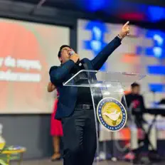 收听 Benjamin Lozano、观看音乐视频、阅读小传、查看巡演日期等 ！