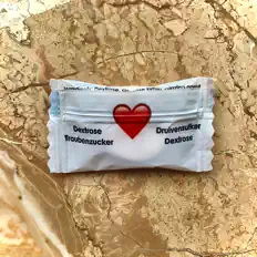 qwastonを聴いたり、ミュージックビデオを鑑賞したり、経歴やツアー日程などを確認したりしましょう！