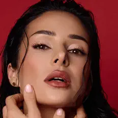 Poslechněte si interpreta ZLATA OGNEVICH, sledujte hudební videa, přečtěte si životopis, podívejte se na data turné a další informace.