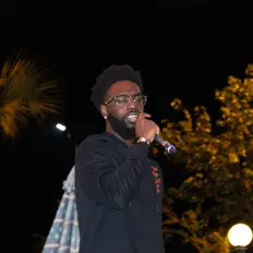 Écoutez Shaheed Avi, regardez des vidéoclips, lisez la biographie, consultez les dates de tournée et plus encore !