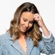 Brittany Eliseを聴いたり、ミュージックビデオを鑑賞したり、経歴やツアー日程などを確認したりしましょう！