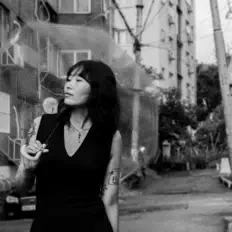 Ye Ramを聴いたり、ミュージックビデオを鑑賞したり、経歴やツアー日程などを確認したりしましょう！