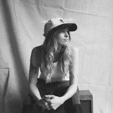 Ouve Moira Mack, vê vídeos de música, lê a biografia, vê as datas da digressão e muito mais!