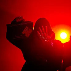 Écoutez NOSCOP, regardez des vidéoclips, lisez la biographie, consultez les dates de tournée et plus encore !