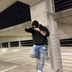 聆聽 Ai lord、觀看音樂影片、閱讀小傳、查看巡演日期等！