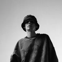 Escucha a undefined, mira videos musicales, lee su biografía, consulta las fechas de las gira y más.