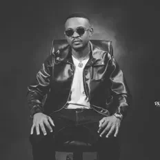 Ale Cupid सुनें, म्यूज़िक वीडियो देखें, बायो पढ़ें, दौरे की तारीखें और बहुत कुछ देखें!