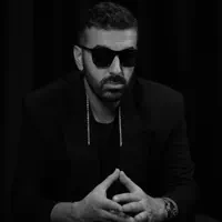 聆聽 undefined、觀看音樂影片、閱讀小傳、查看巡演日期等！