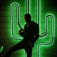 Luister naar HSYN SZN, bekijk muziekvideo's, lees de bio, bekijk de tourdata, en meer!