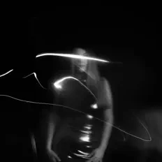 Ellena Storeyを聴いたり、ミュージックビデオを鑑賞したり、経歴やツアー日程などを確認したりしましょう！