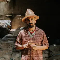 Listen to Filipe Gachineiro, watch music videos, read bio, see tour dates & more!
