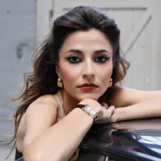 Vernis Rouge dinle, müzik videolarını izle, biyografisini oku, tur tarihlerini ve daha fazlasını gör!