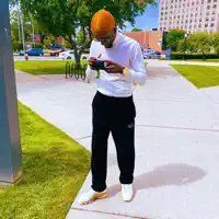 Ascolta undefined, guarda video musicali, leggi la biografia, vedi le date del tour & altro!