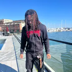 聆聽 Maree!、觀看音樂影片、閱讀小傳、查看巡演日期等！