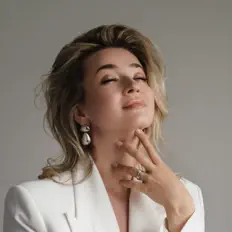 Ascolta Natasha Che, guarda video musicali, leggi la biografia, vedi le date del tour & altro!