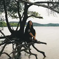 Ouça undefined, assista a videoclipes, leia a biografia, veja as datas das turnês e mais!