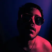 Posłuchaj wykonawcy undefined, obejrzyj teledyski, przeczytaj biografię, zobacz daty tras koncertowych i nie tylko!