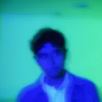 聆聽 undefined、觀看音樂影片、閱讀小傳、查看巡演日期等！