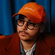 Dengarkan Benzzi, tonton video musik, baca bio, lihat tanggal tur & lainnya!