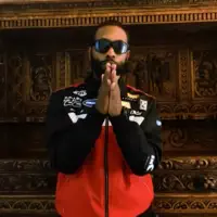 undefinedを聴いたり、ミュージックビデオを鑑賞したり、経歴やツアー日程などを確認したりしましょう！