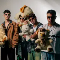 Escucha a undefined, mira vídeos musicales, lee la biografía, consulta fechas de giras y mucho más.