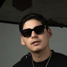 Listen to El Larry y la Clase, watch music videos, read bio, see tour dates & more!