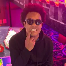 Bando16を聴いたり、ミュージックビデオを鑑賞したり、経歴やツアー日程などを確認したりしましょう！