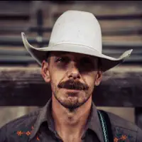 Escucha a undefined, mira vídeos musicales, lee la biografía, consulta fechas de giras y mucho más.