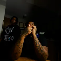 Poslechněte si interpreta Bhamo, sledujte hudební videa, přečtěte si životopis, podívejte se na data turné a další informace.