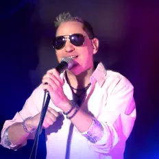 Ouça Leo y su Ricasalsa, assista a videoclipes, leia a biografia, veja as datas das turnês e mais!