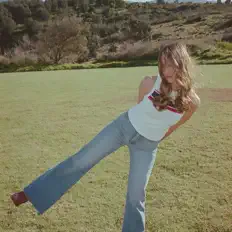 Dengarkan Jess Reiss, tonton video musik, baca bio, lihat tanggal tur & lainnya!