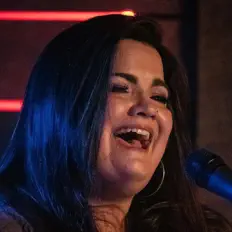Dengarkan Liz Reedy, tonton video musik, baca bio, lihat tanggal tur & lainnya!