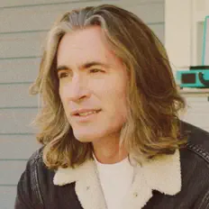 聆聽 Geoff Castellucci、觀看音樂影片、閱讀小傳、查看巡演日期等！